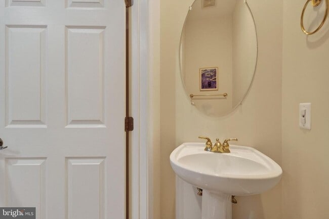 Building Photo - 8814 Hunting Lodge Ct