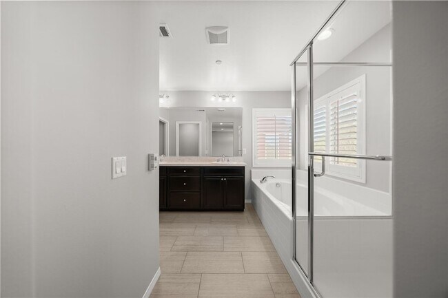 Building Photo - 37749 Fiesta Flower St