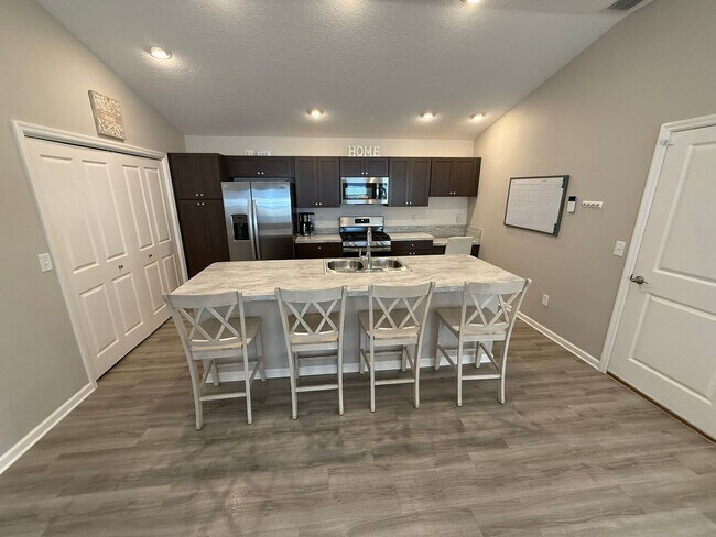 Building Photo - Fully Furnished, 3 Bed, 2 Bath, Turnkey ANNUAL Lease in the Village of Lake Denham