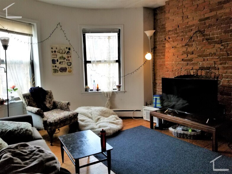 Building Photo - 614 Columbus Ave