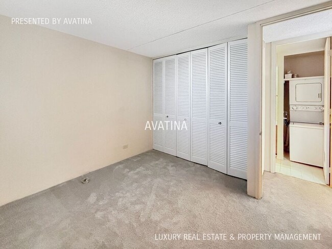 Building Photo - 469 Ena Rd