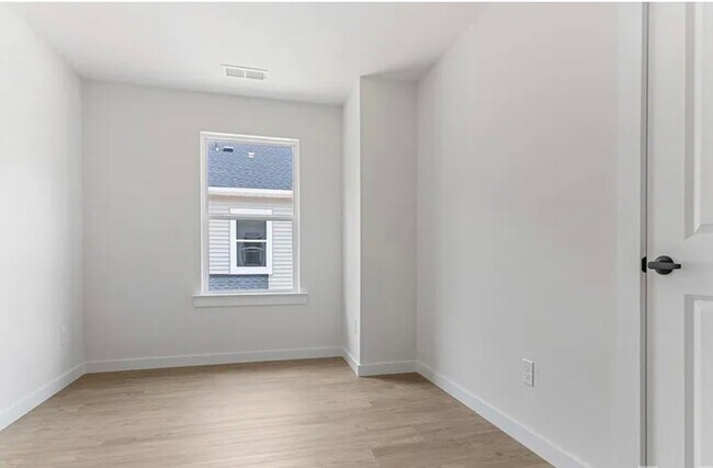 Building Photo - 1038 12th St NE