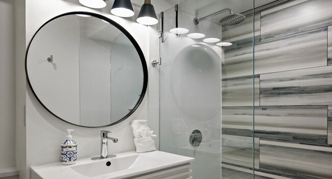 Building Photo - 3590 Water St NW