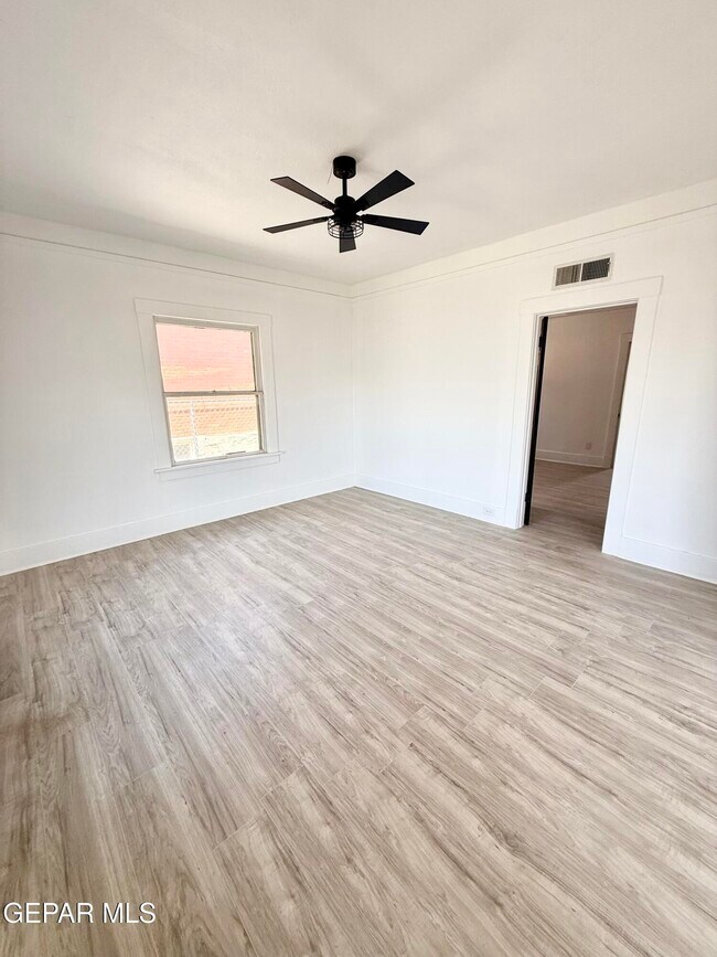 Building Photo - 3203 Frankfort Ave