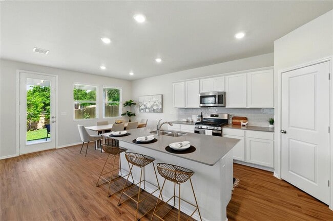 Building Photo - 10207 Buster Dr