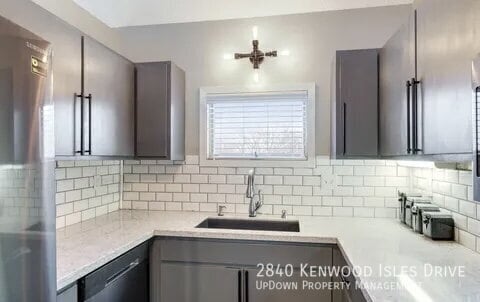 Building Photo - 2840 Kenwood Isles Dr