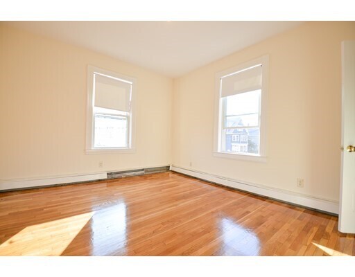 Building Photo - 74 Aldie St