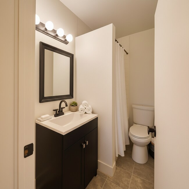 Building Photo - Your Ideal Living Space!