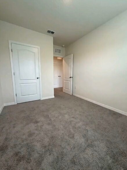 Building Photo - 2915 Canary Ave