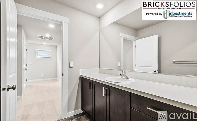 Building Photo - Discover Your Dream Home in Puyallup