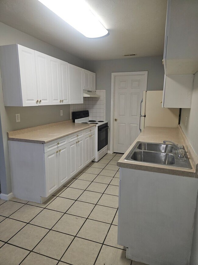 Building Photo - 1602 Chase St