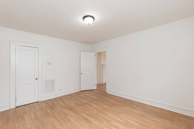 Building Photo - N Main St Duplex