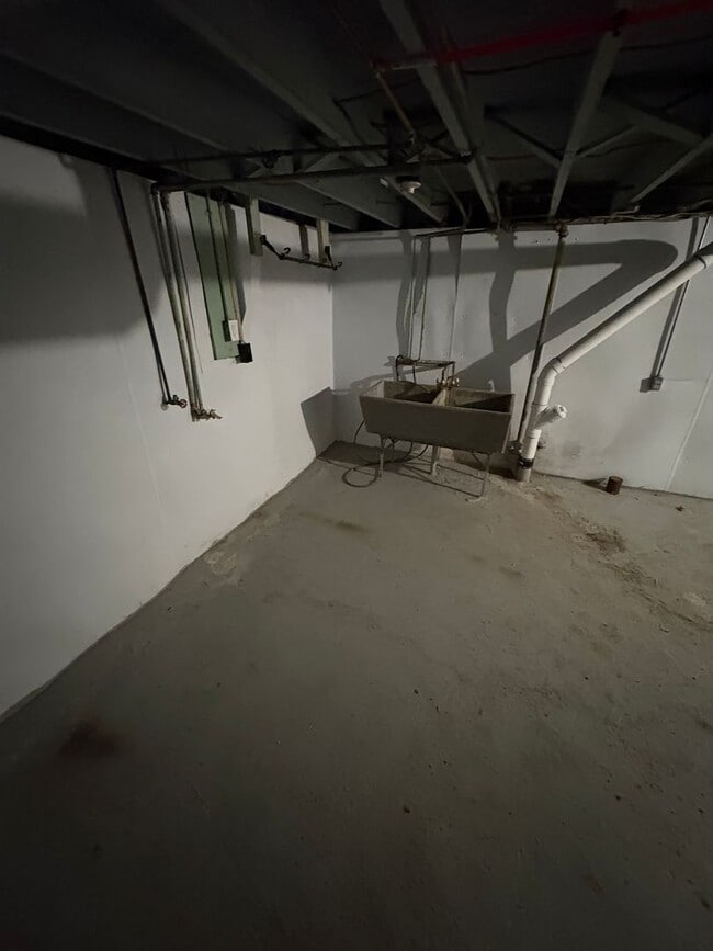 Building Photo - Spacious 4-Bedroom Akron Home with Garage | Open House Feb 5