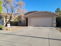 Building Photo - NW 4 Bedroom 2.5 Bath Home Available now!