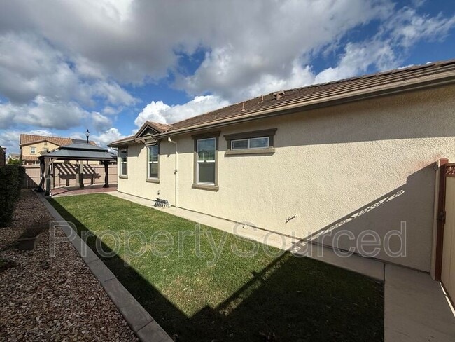 Building Photo - 1697 W Woodward Ave