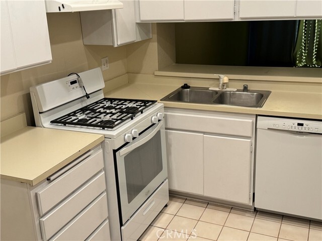 Building Photo - 5497 Twin Lakes Dr