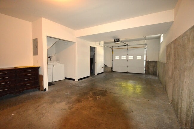 Building Photo - 173 Saybrook Rd