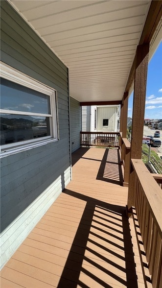 Building Photo - 424 W 7th Ave