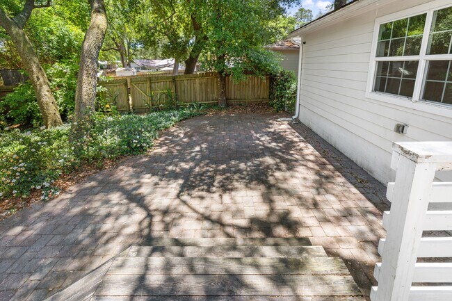 Building Photo - 419 Morningbird Ct