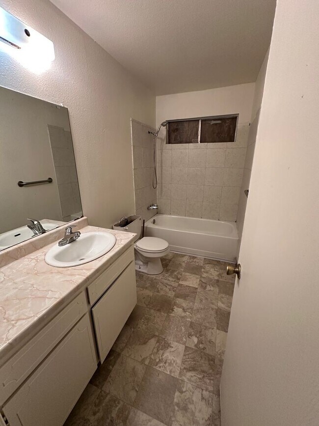 Building Photo - Affordable 4 Bedroom Home Recently Updated