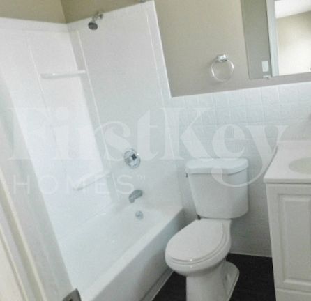 Building Photo - 2030 E Humes Ln