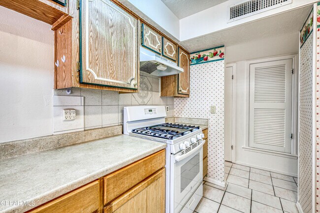 Building Photo - 3008 Gaston Dr