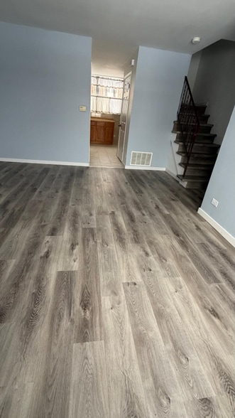 Building Photo - 1322 Fargo Ave