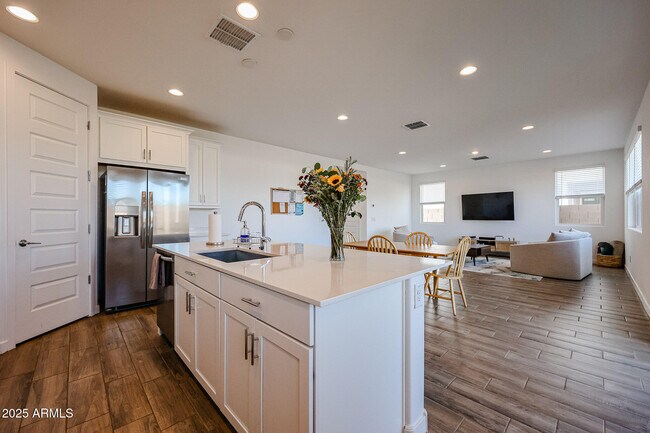 Building Photo - 8334 E Paloma Ave