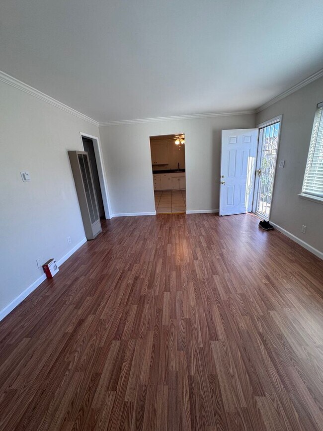 Building Photo - Unit 3