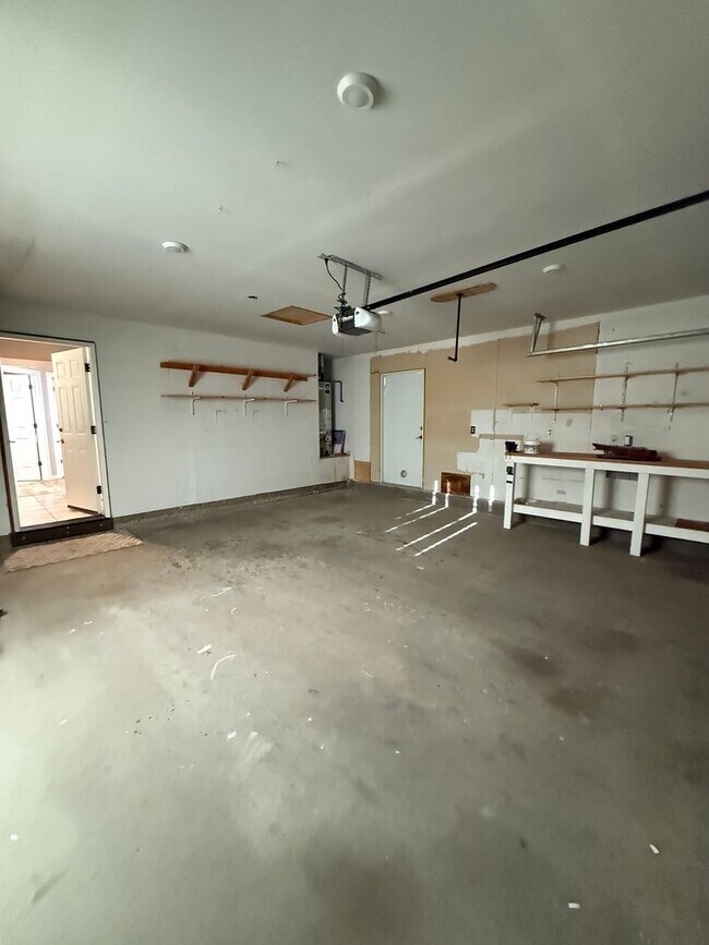 Building Photo - Charming 2-bedroom, 2-bathroom home locate...