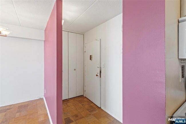 Building Photo - 250 Gorge Rd