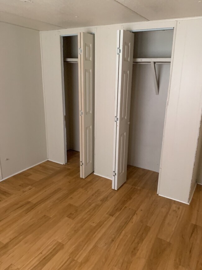 Building Photo - 119 Robin Hood Rd