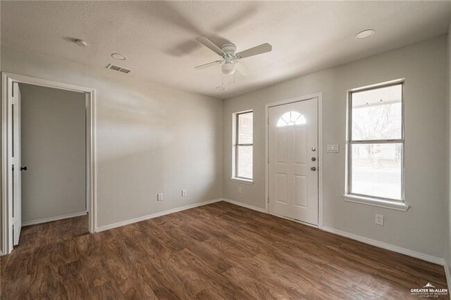 Building Photo - 707 W Gabriella Ave