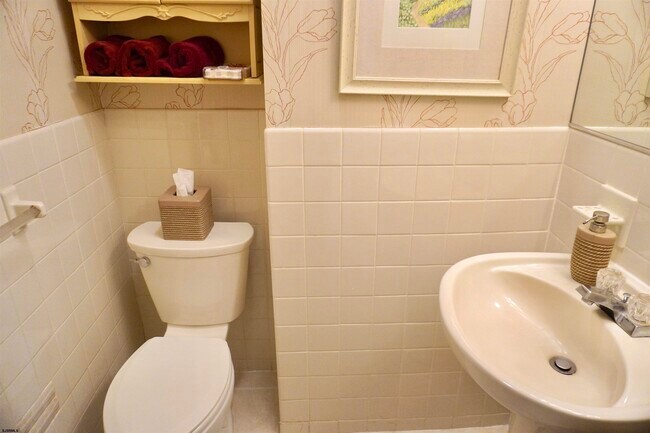 Building Photo - 13 S Haverford Ave