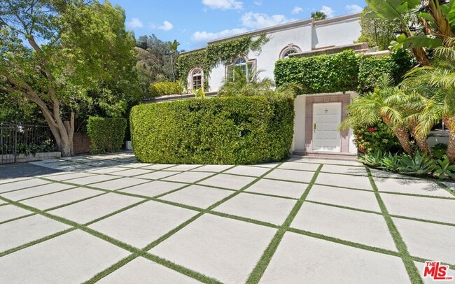 Building Photo - 1241 Stone Canyon Rd