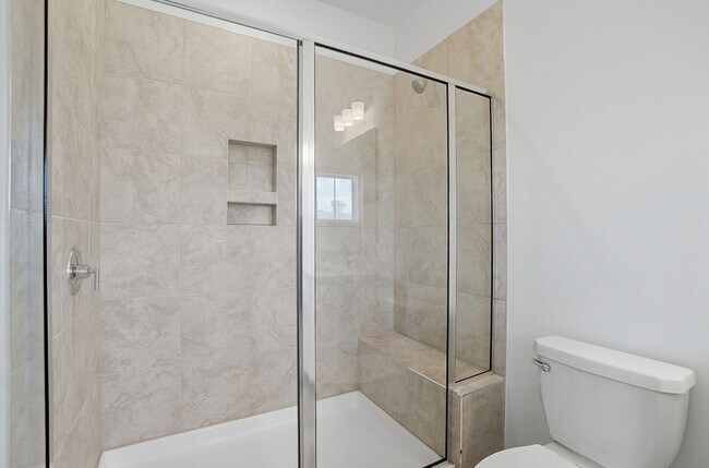 Building Photo - Brand-new three-story townhome in the Univ...