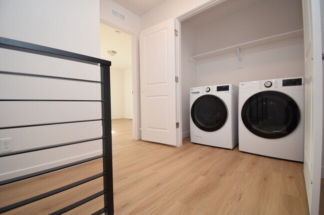 Building Photo - BRAND NEW 2 Bedroom Home in Millcreek!!