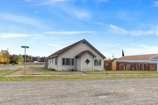 Building Photo - 1186 NE Alpine Ave