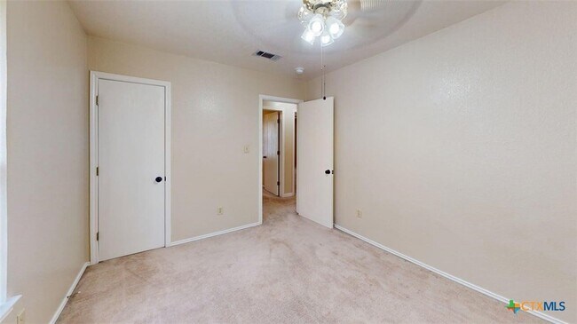 Building Photo - 4405 Hondo Dr