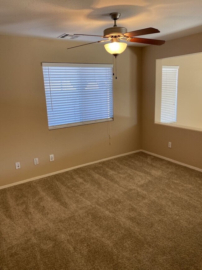 Building Photo - ELEGANCE WITH ALL THE UPGRADES!!!