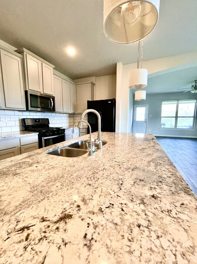 Building Photo - 15306 Comanche Grv