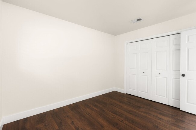 Building Photo - 2408 Ventura Dr