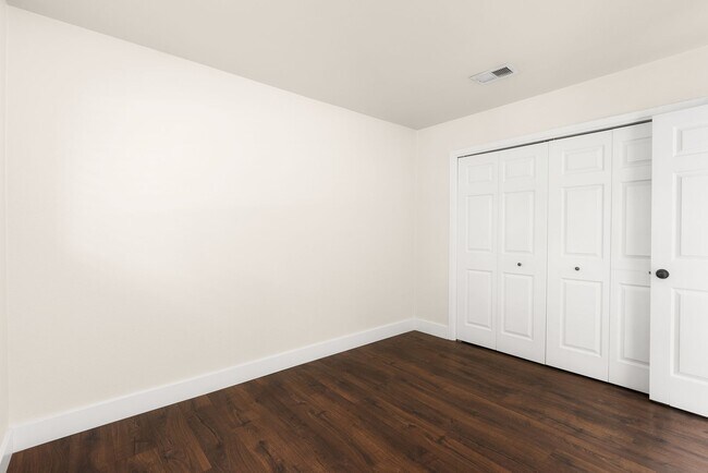 Building Photo - **Remodeled 2/1 Duplex in Southeast Austin – Modern Style, Open Layout, and Prime Location!**