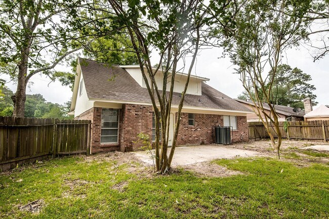Building Photo - 23710 Farm Hill Dr