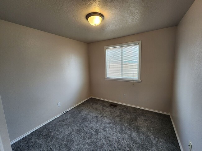 Building Photo - Caldwell 3 Bedroom 2 Bath home.