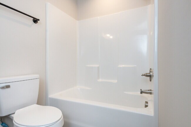 Building Photo - Elegant 2BR/2.5BA Townhome minutes from Downtown Greenville and walking distance to Swamp Rabbit ...