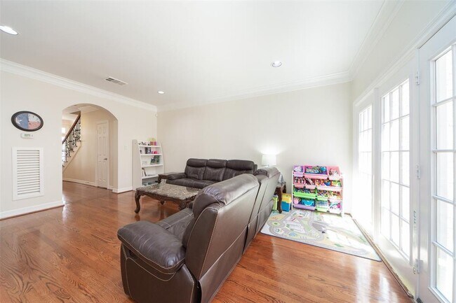 Building Photo - 5115 Fairmont St