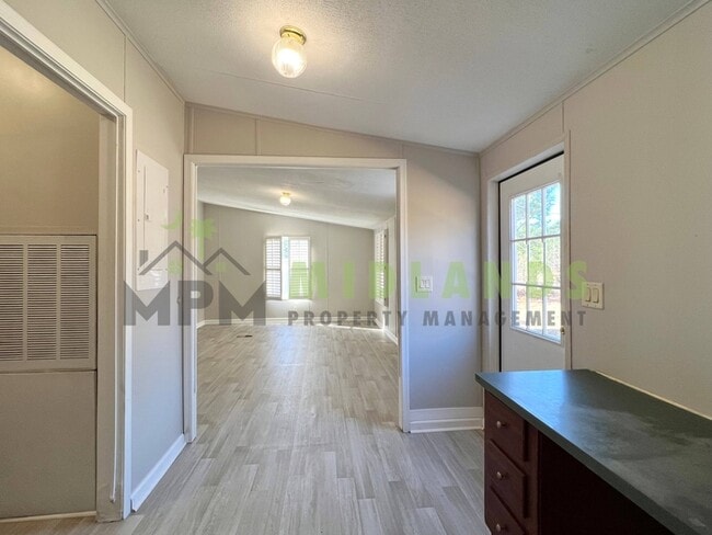 Building Photo - 323 Tabor Dr