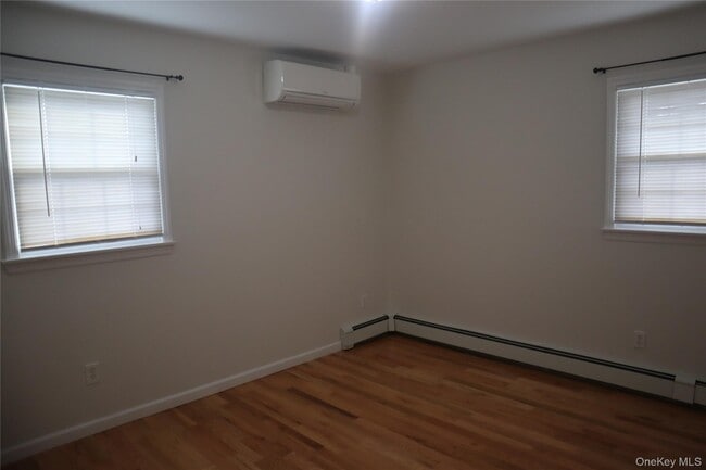 Building Photo - 32 Poplar Dr