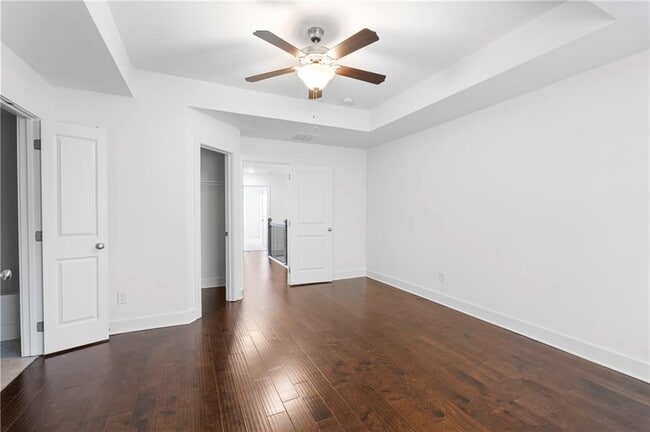 Building Photo - 1821 Edgehill Dr